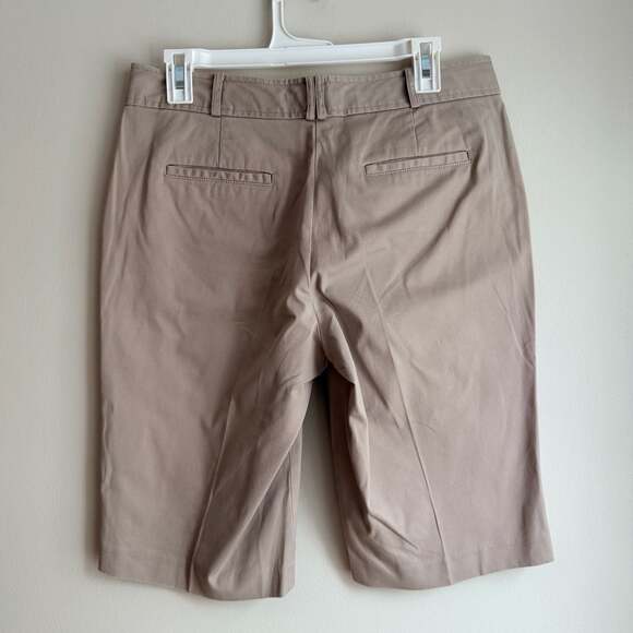 Talbots Women's Khaki Tan Bermuda Chino Shorts Size 6 - Picture 2 of 5